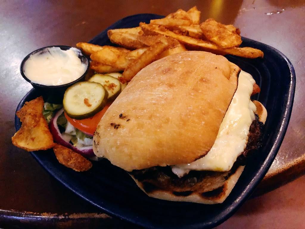 Barking Dog Bar & Grill | restaurant | 21 Friend St, Amesbury, MA 01913, USA | 9783889537 OR +1 978-388-9537