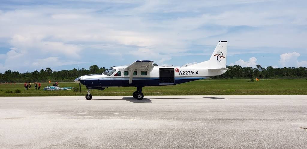 Skydive Sebastian | cafe | 400 Airport Dr W, Sebastian, FL 32958, USA | 7723885672 OR +1 772-388-5672