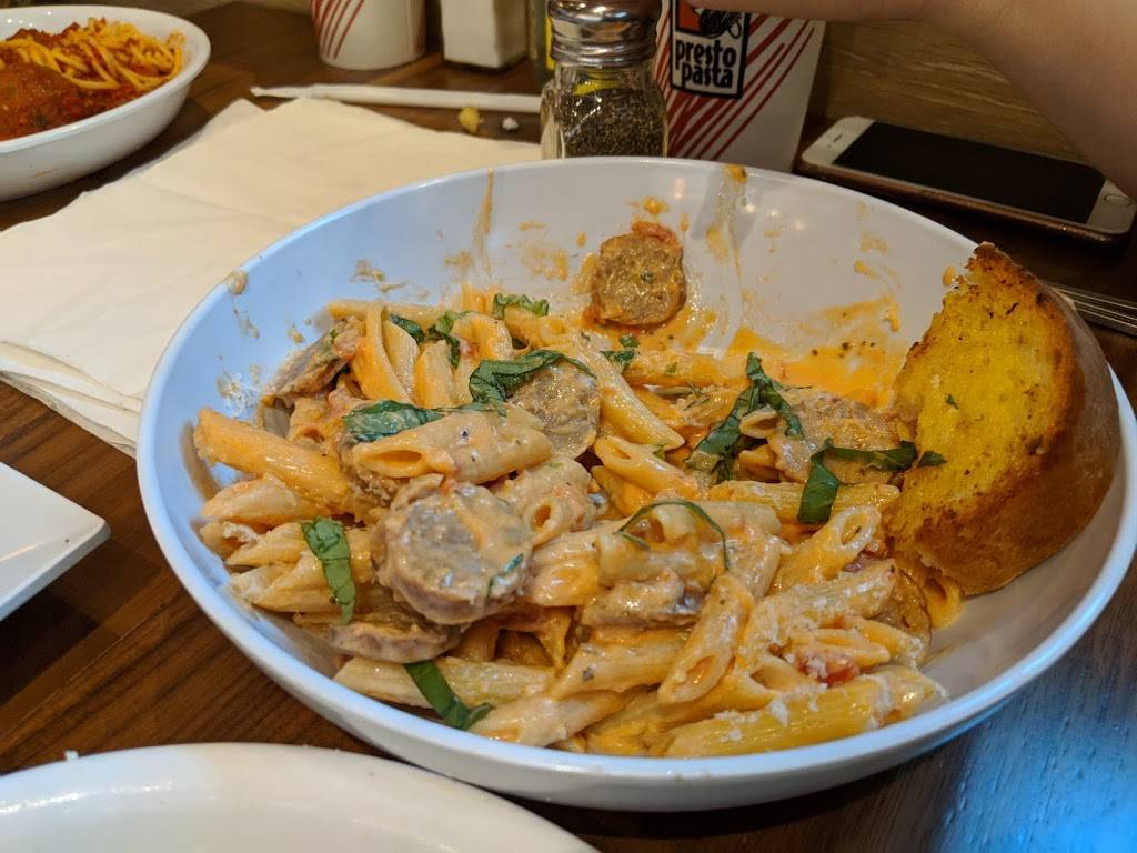 Presto Pasta | restaurant | 1860 Erringer Rd, Simi Valley, CA 93065, USA | 8056247756 OR +1 805-624-7756