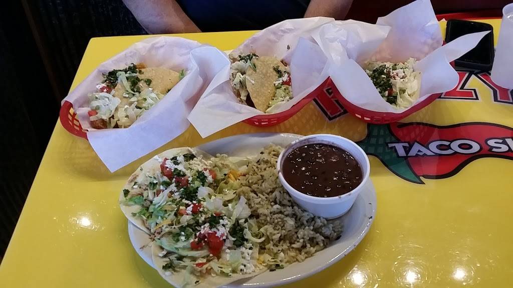 Fuzzys Taco Shop | restaurant | 2614 SW 17th St, Topeka, KS 66604, USA | 7857308090 OR +1 785-730-8090