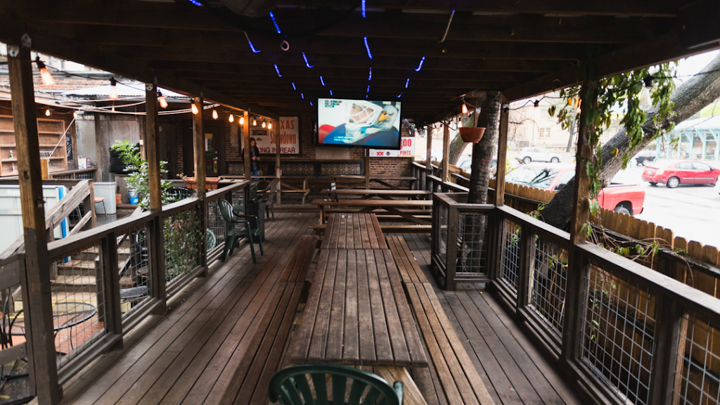 The Local Pub and Patio | restaurant | 2610 Guadalupe St, Austin, TX 78705, USA | 5124782337 OR +1 512-478-2337