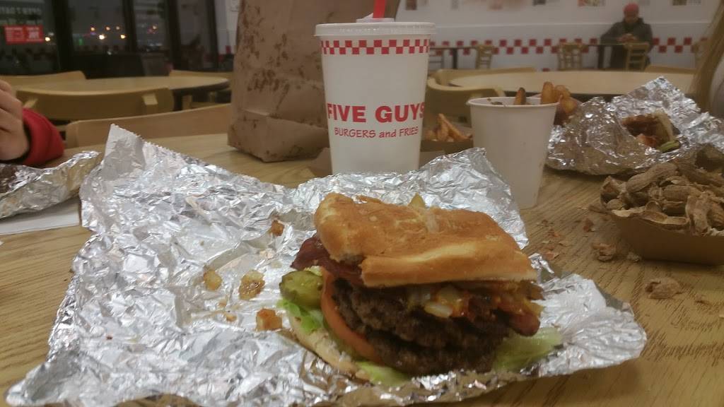Five Guys | meal takeaway | 1928 S Commons, Federal Way, WA 98003, USA | 2538391425 OR +1 253-839-1425