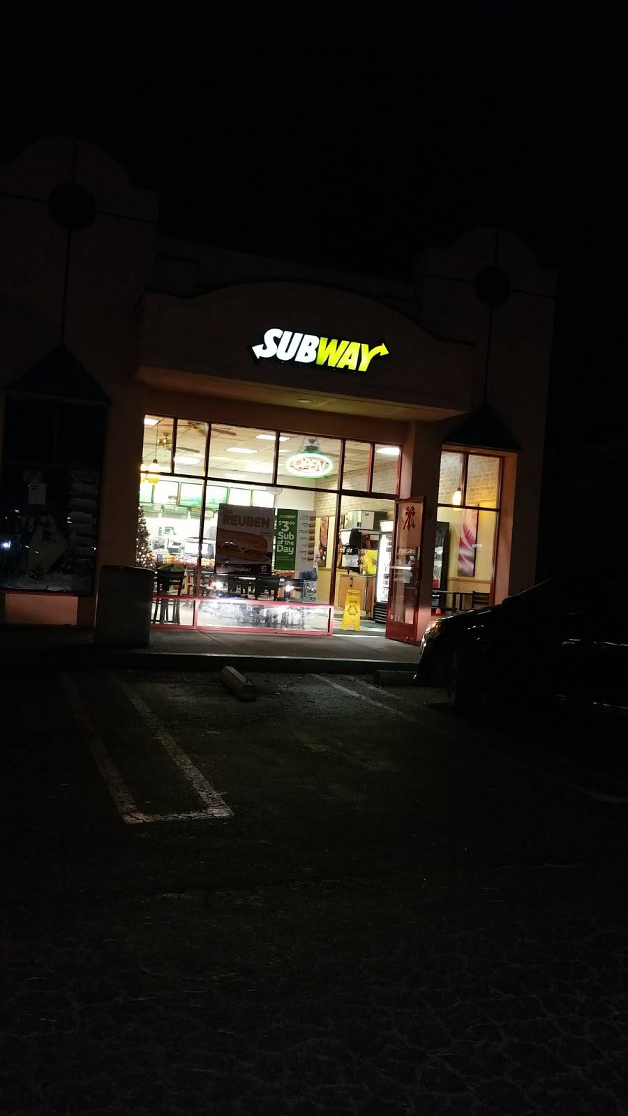 Subway Restaurants | restaurant | 1170 Arnold Dr #100, Martinez, CA 94553, USA | 9253352312 OR +1 925-335-2312