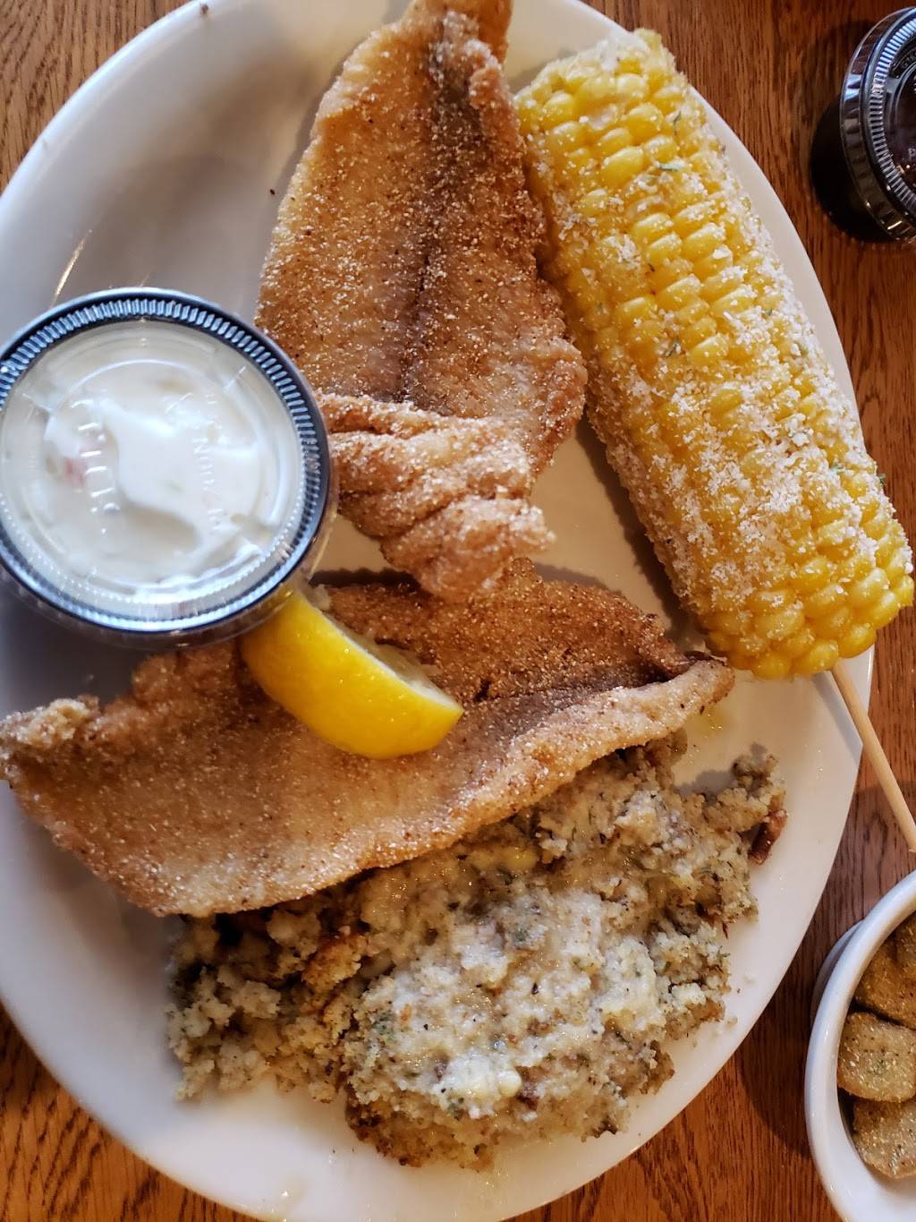 Cracker Barrel Old Country Store | restaurant | 225 Lakewood Dr, Batesville, MS 38606, USA | 6625636363 OR +1 662-563-6363