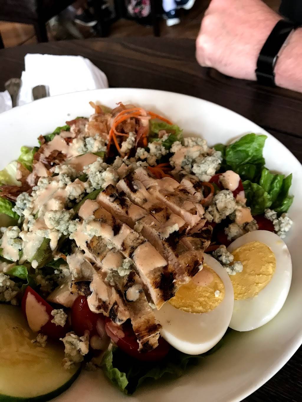 The Hollow Bistro & Brew | restaurant | 10641 Main St, Clarence, NY 14031, USA | 7167597351 OR +1 716-759-7351