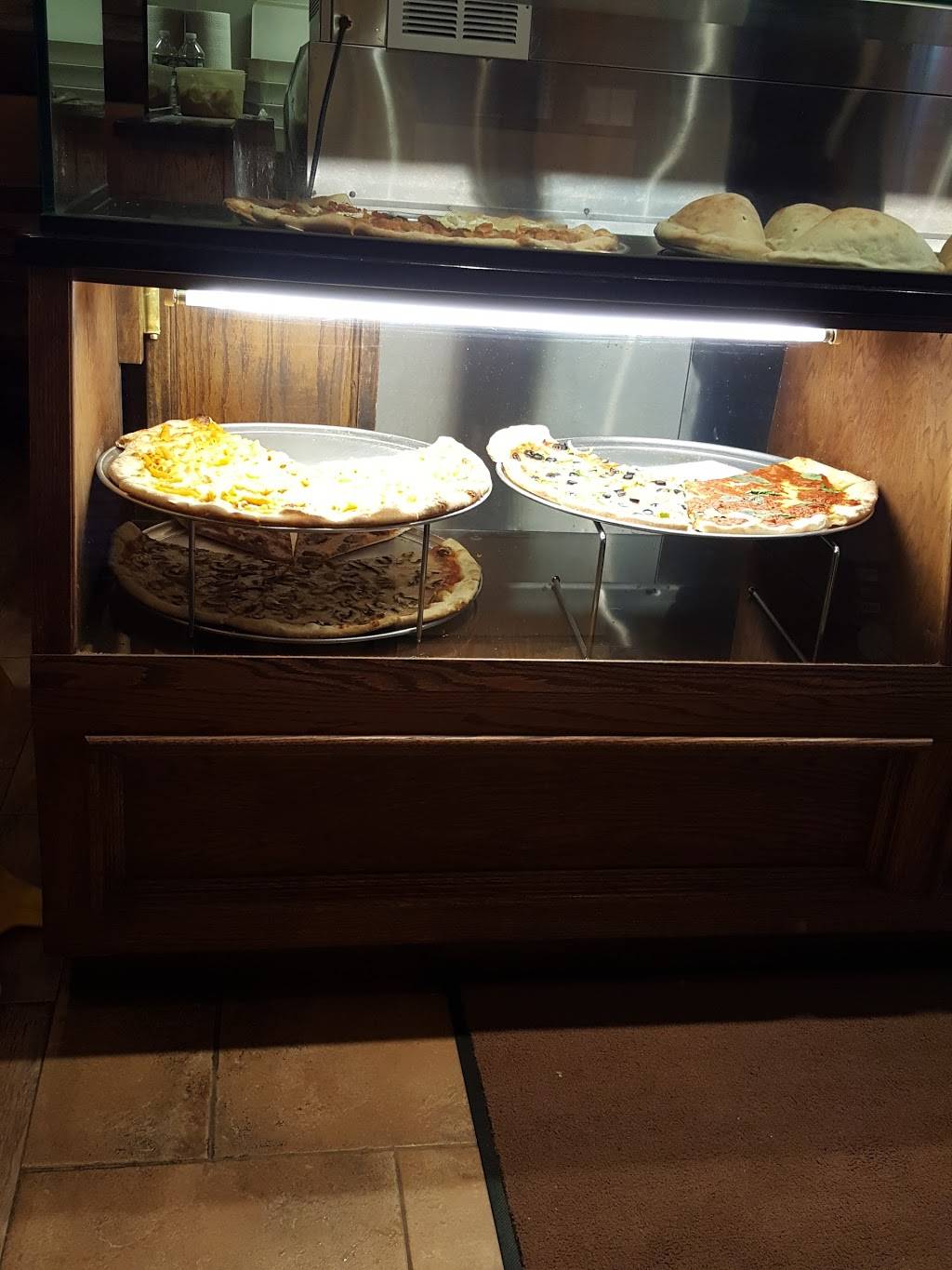 La Bella Roma Pizzeria | restaurant | 35 N Farview Ave, Paramus, NJ 07652, USA | 2018438687 OR +1 201-843-8687