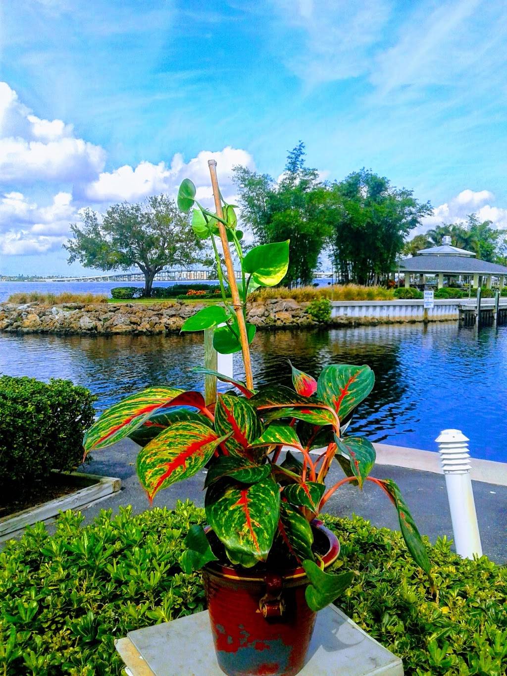 The Landings Yacht Golf & Tennis Club Inc | restaurant | 4420 Flagship Dr, Fort Myers, FL 33919, USA | 2394823211 OR +1 239-482-3211