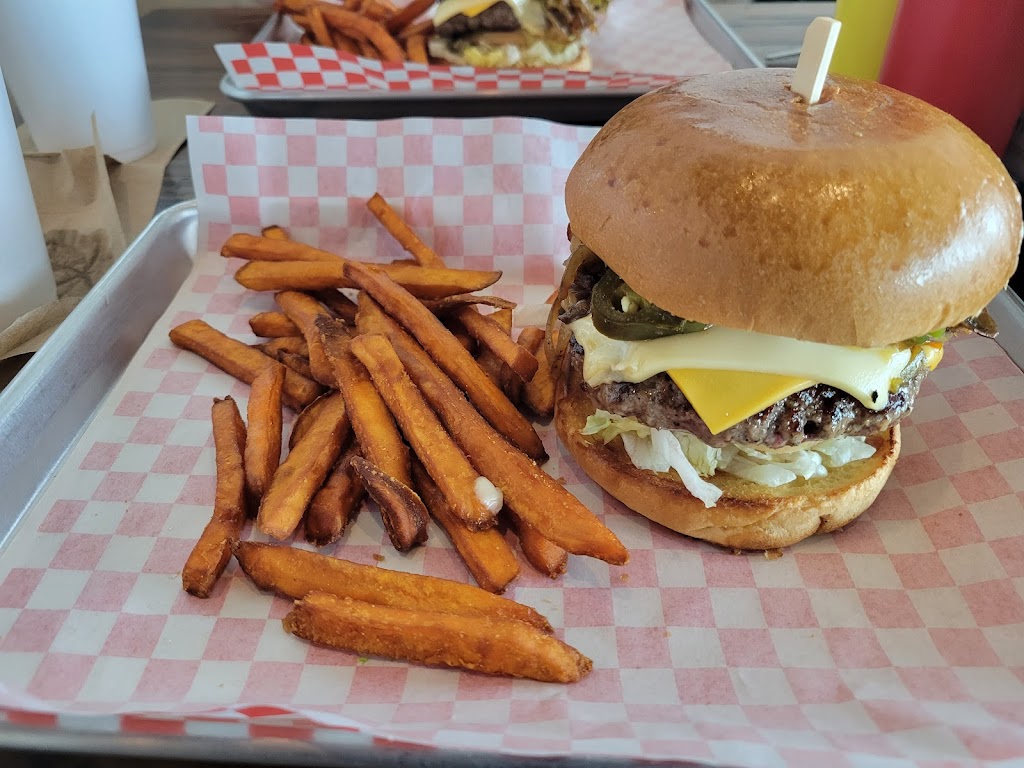 Burger 82 | restaurant | 880 W Exchange Pkwy Suite 1150, Allen, TX 75013, USA | 4696561899 OR +1 469-656-1899