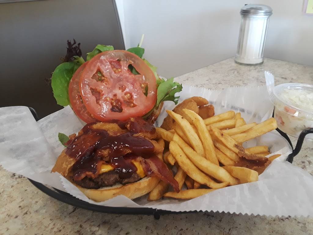 The Howell Diner | restaurant | 799 S Latson Rd, Howell, MI 48843, USA | 5175188947 OR +1 517-518-8947