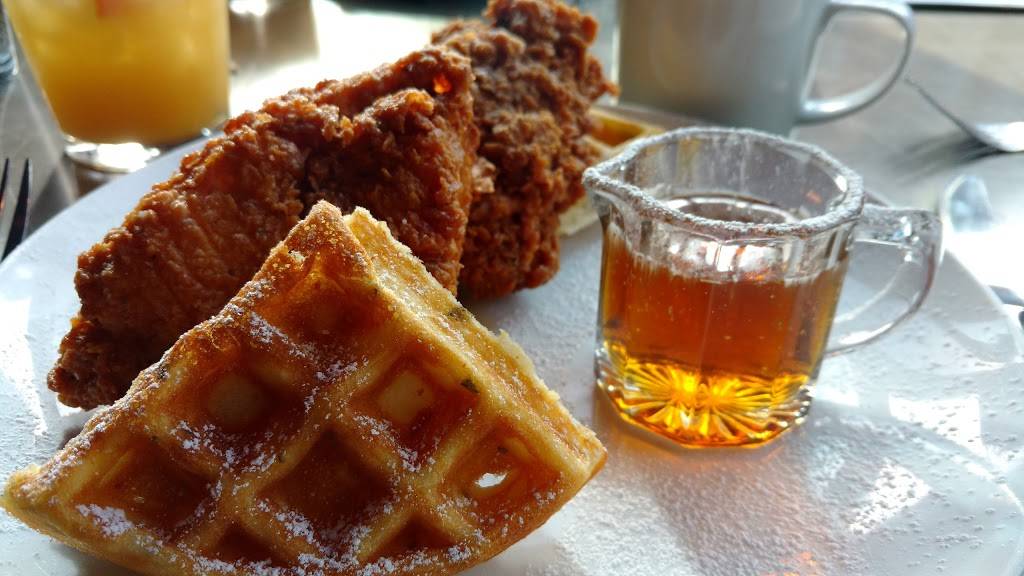 SOHO Chicken + Whiskey | restaurant | 1889 W 25th St, Cleveland, OH 44113, USA | 2162989090 OR +1 216-298-9090