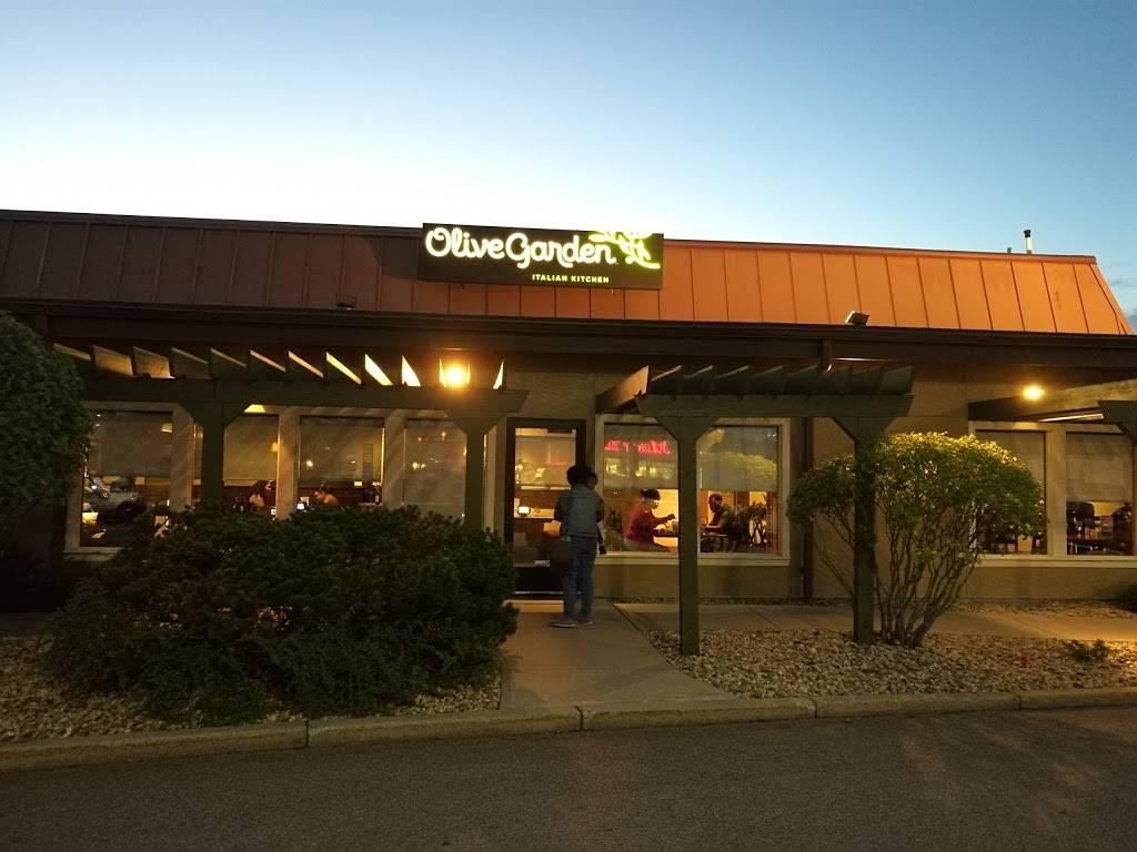Olive Garden Italian Restaurant | meal takeaway | 1240 Newport Ave, South Attleboro, MA 02703, USA | 5083998434 OR +1 508-399-8434