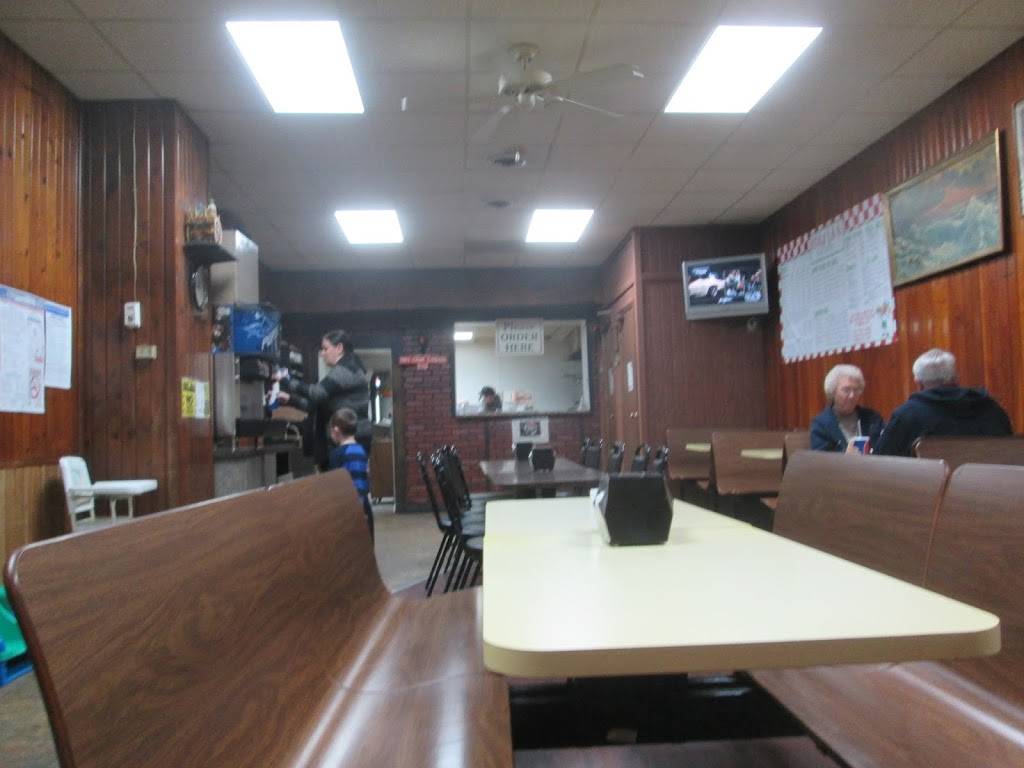 Italian Villa | restaurant | 414 E Park Row St, Henry, IL 61537, USA | 3093642863 OR +1 309-364-2863