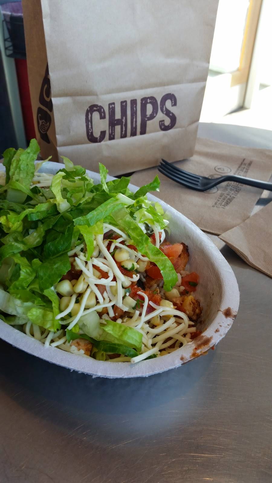 Chipotle Mexican Grill | restaurant | 111 N Mall Dr, Grand Chute, WI 54913, USA | 9206364300 OR +1 920-636-4300