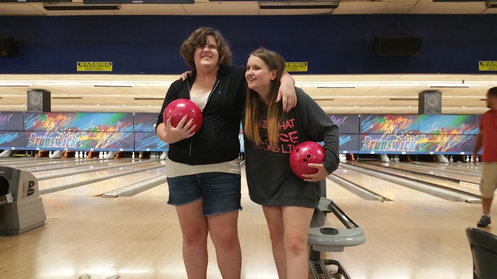 Bowlero Denton | restaurant | 2200 San Jacinto Blvd, Denton, TX 76205, USA | 9403833515 OR +1 940-383-3515