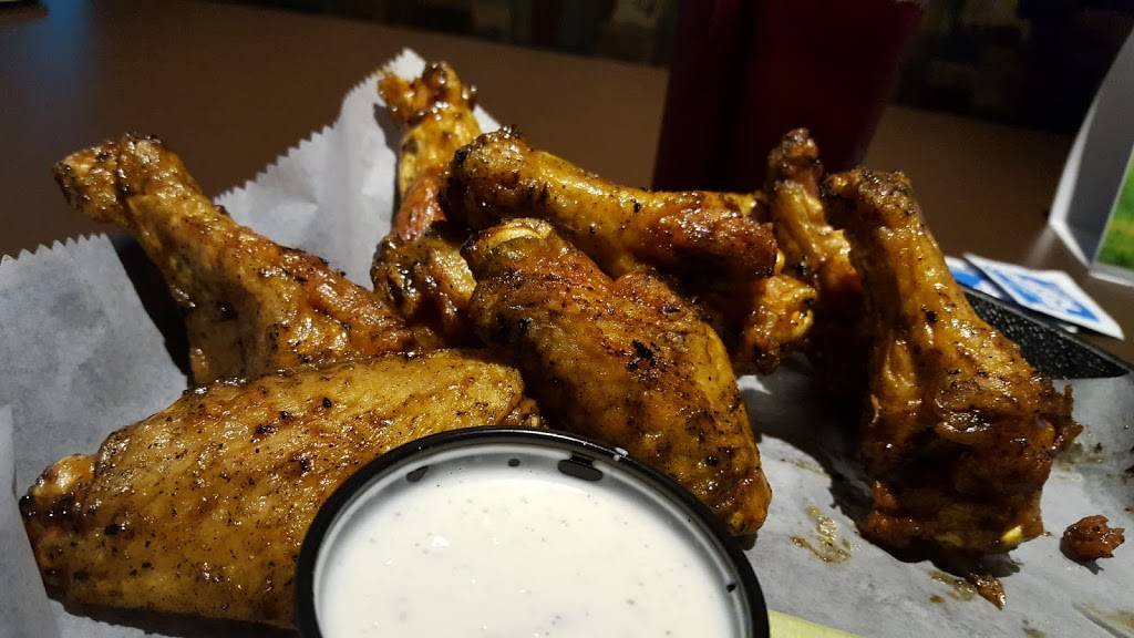 Houligans | restaurant | 1725 W International Speedway Blvd, Daytona Beach, FL 32114, USA | 3862654102 OR +1 386-265-4102