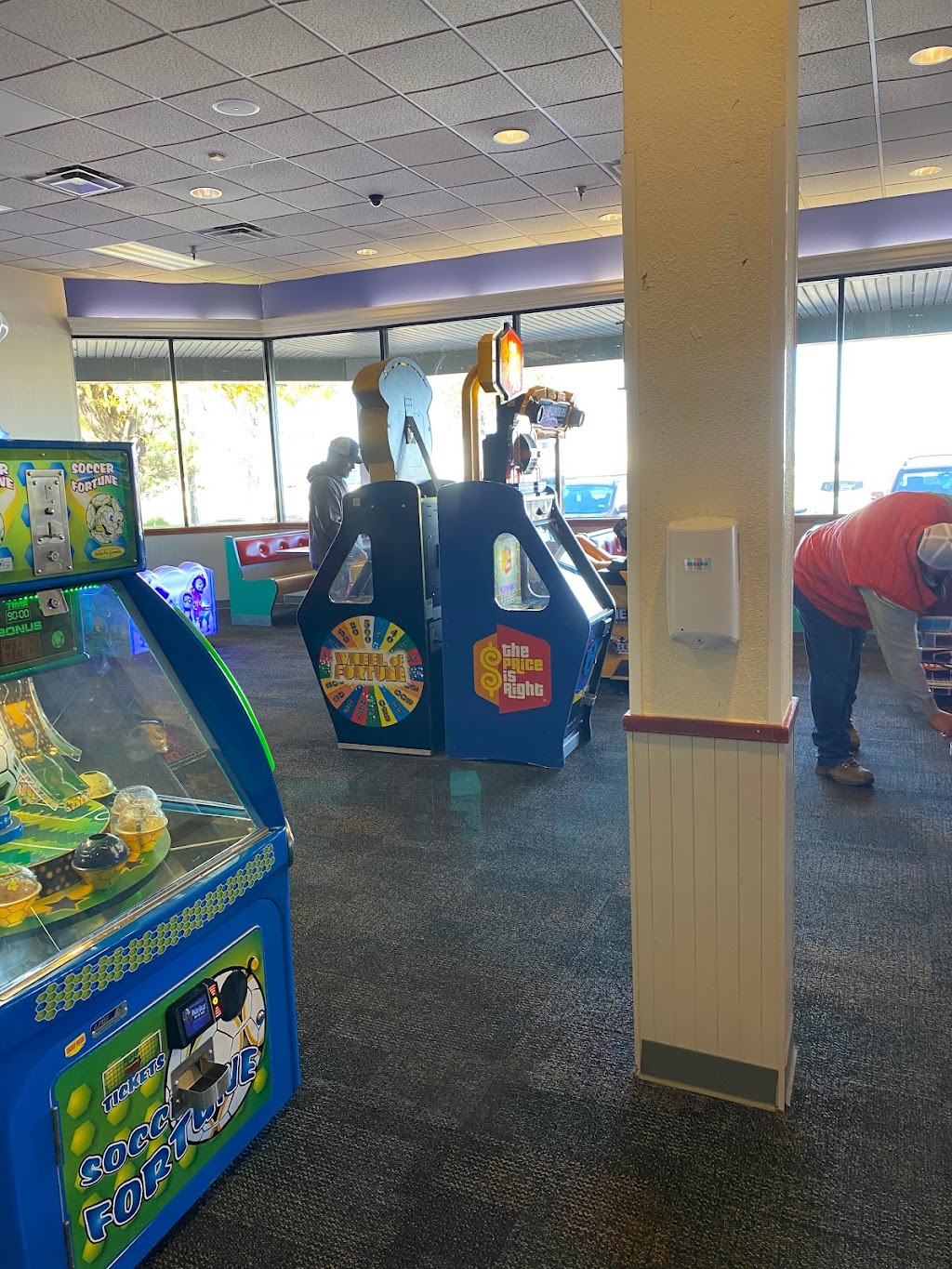 Chuck E. Cheese | restaurant | 2500 Coulter St Ste. 124, Amarillo, TX 79109, USA | 8063548000 OR +1 806-354-8000