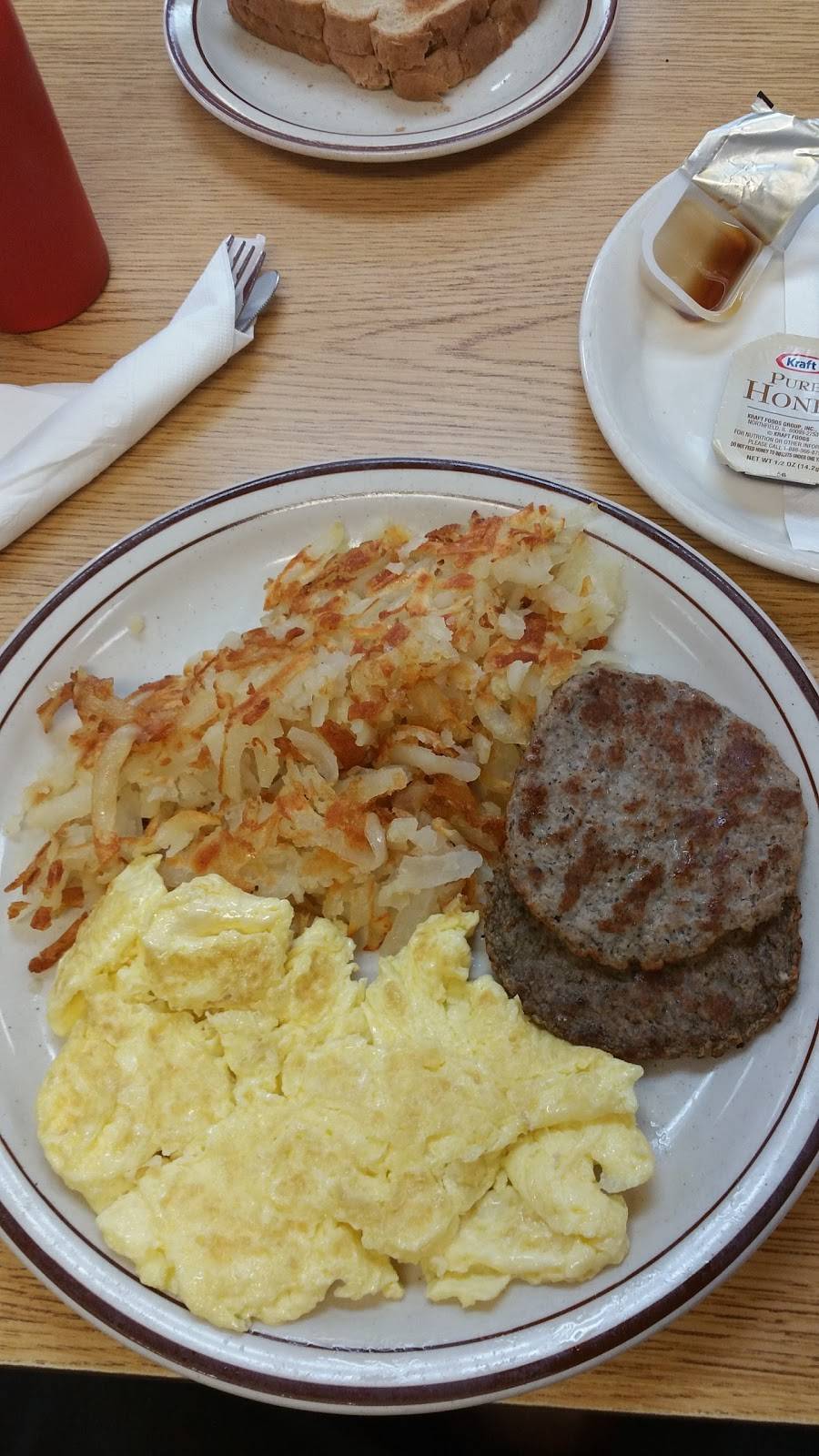 L. Georges Coney Island | restaurant | 26799 Greenfield Rd, Southfield, MI 48076, USA | 2485598600 OR +1 248-559-8600