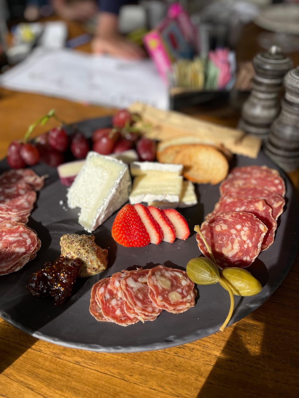 Farley | restaurant | 602 Murray Cir, Sausalito, CA 94965, USA | 4153394751 OR +1 415-339-4751