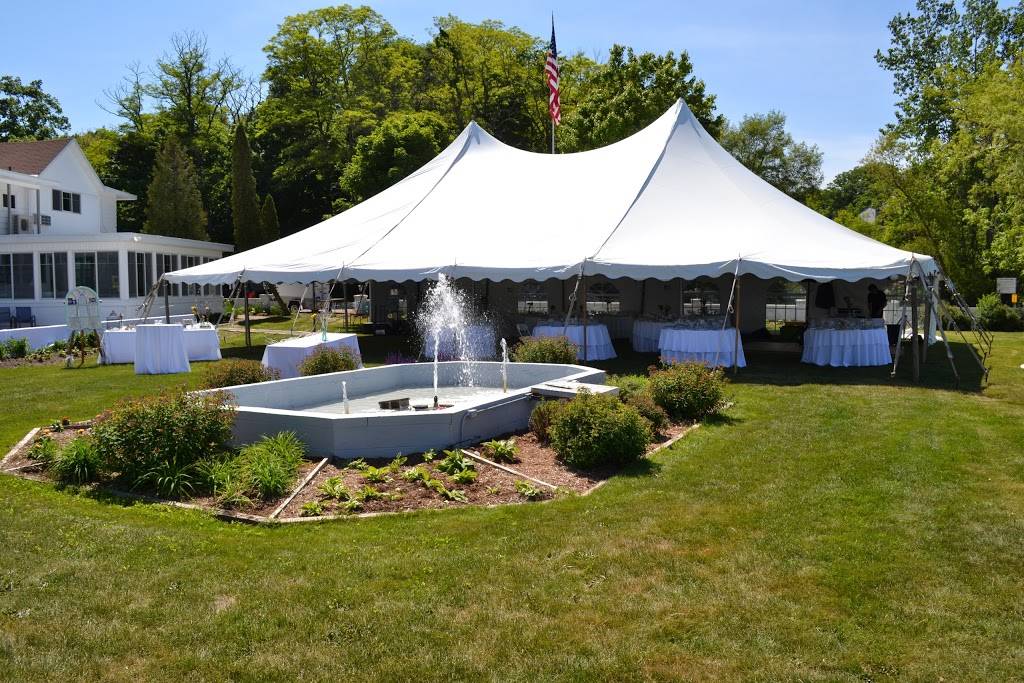 Buzzs Lakeside Inn | restaurant | 5700 N Scenic Dr, Whitehall, MI 49461, USA | 2318938315 OR +1 231-893-8315