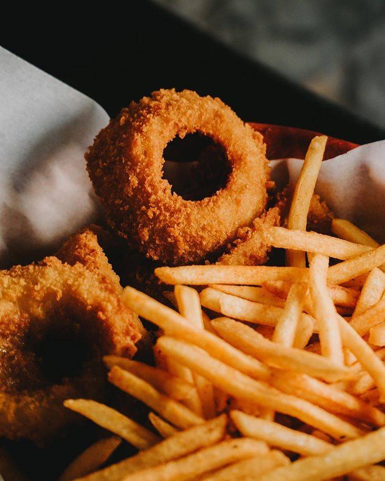 Dog House Grill | restaurant | 2789 E Shaw Ave, Fresno, CA 93710, USA | 5592949920 OR +1 559-294-9920