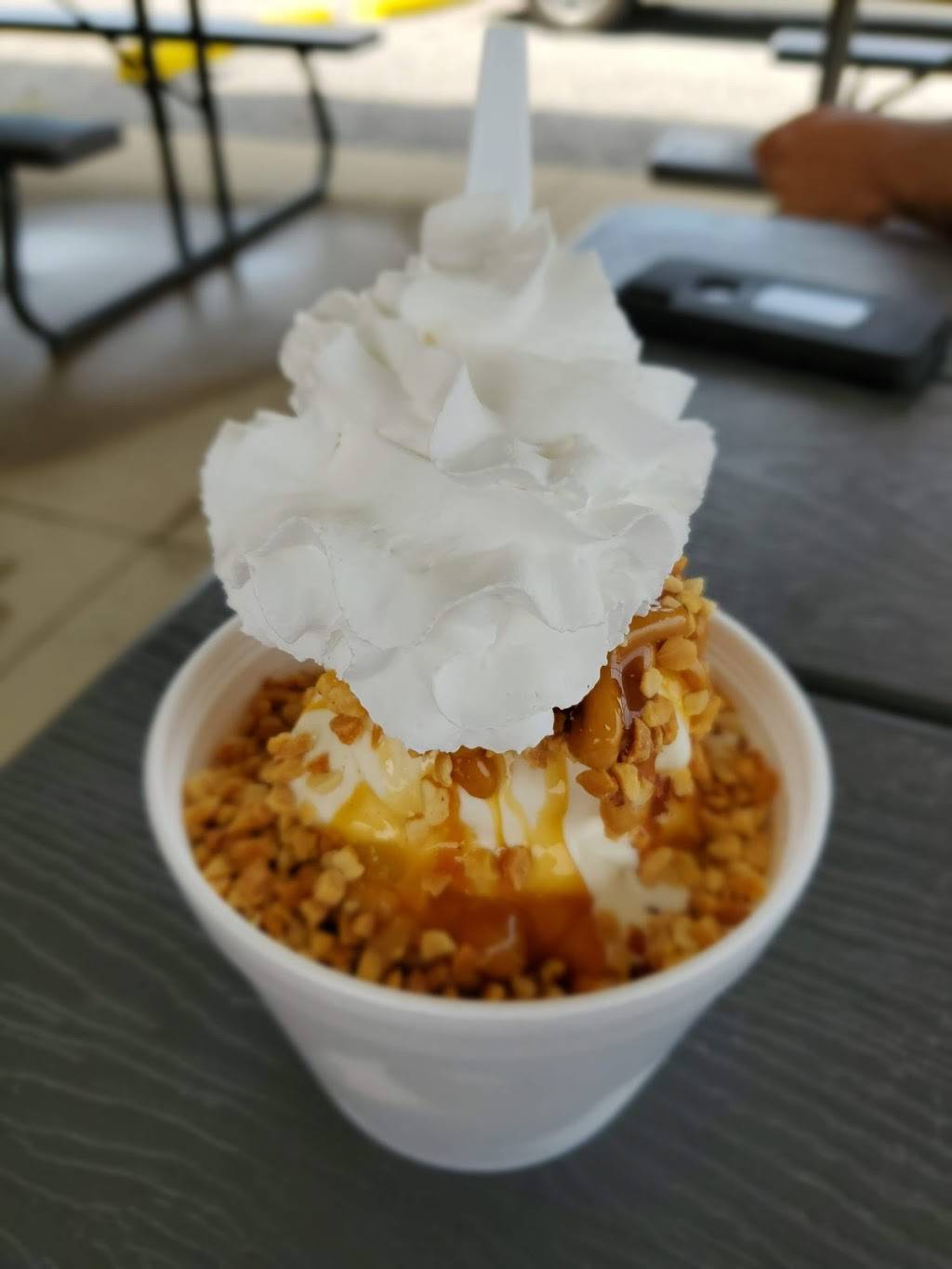 Ice Cream Korner | restaurant | 7605 US-50, Iuka, IL 62849, USA | 6183234321 OR +1 618-323-4321