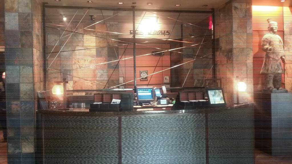 Orland Park Crossing | shopping mall | 14225 95th Ave, Orland Park, IL 60462, USA | 7089236312 OR +1 708-923-6312