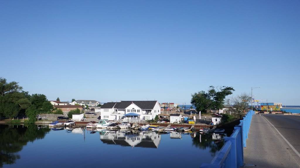 Edgewater Cottages | restaurant | 72 Main St, Wasaga Beach, ON L9Z 2K9, Canada | 7054293205 OR +1 705-429-3205