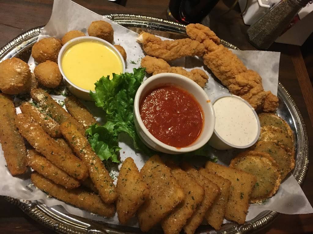 Ravanellis Restaurant | restaurant | 3 American Vlg, Granite City, IL 62040, USA | 6188778000 OR +1 618-877-8000