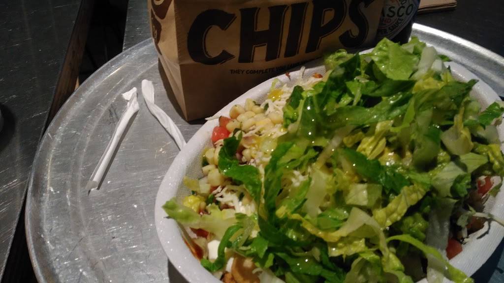 Chipotle Mexican Grill | restaurant | 139 N Milwaukee Ave, Libertyville, IL 60048, USA | 8479324646 OR +1 847-932-4646