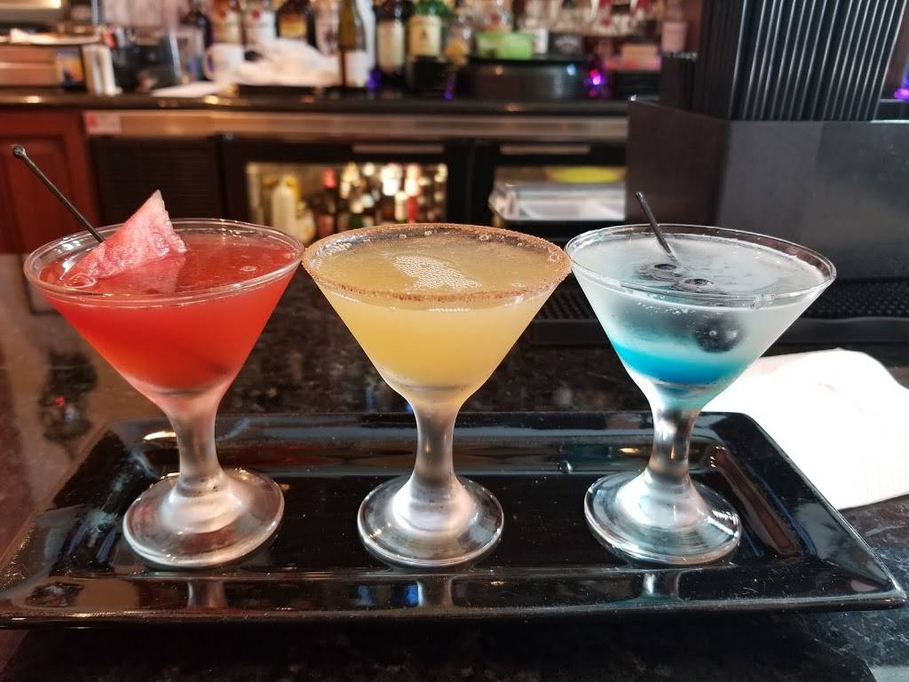 Strawberry Moon | night club | 204 S Main St, Wauconda, IL 60084, USA | 8478655151 OR +1 847-865-5151