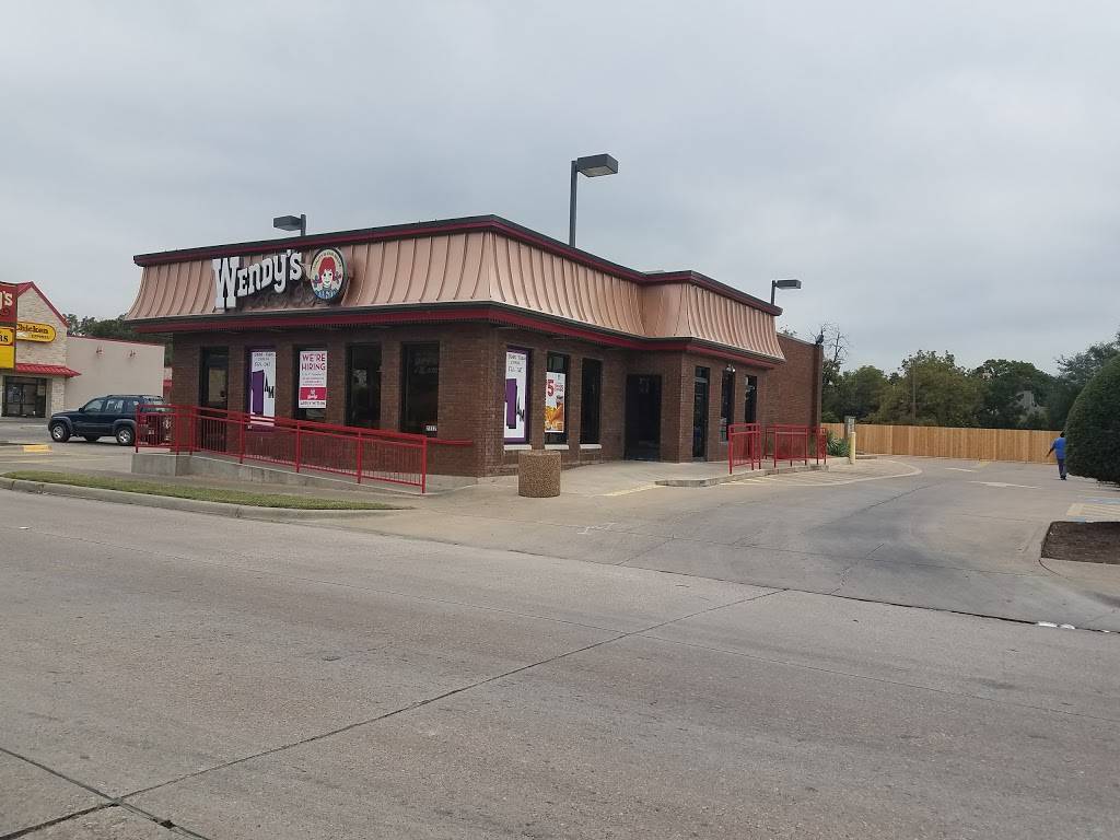Wendys | restaurant | 2317 W Berry St, Fort Worth, TX 76110, USA | 8172104658 OR +1 817-210-4658