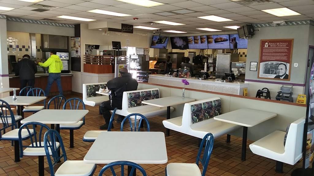 McDonalds | cafe | 12705 Jefferson Ave, Newport News, VA 23602, USA | 7578333459 OR +1 757-833-3459