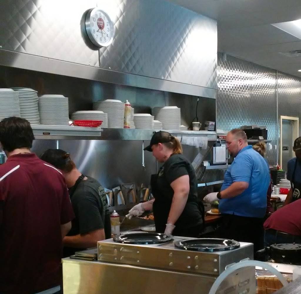 Huddle House | restaurant | 106 E 2nd St, Kershaw, SC 29067, USA | 8034757633 OR +1 803-475-7633