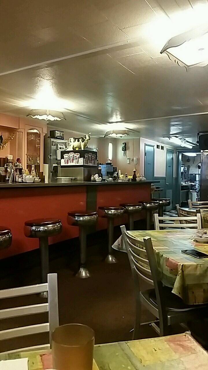 Village Book & Table | restaurant | 29 W Main St, Fairfield, PA 17320, USA | 7176425650 OR +1 717-642-5650