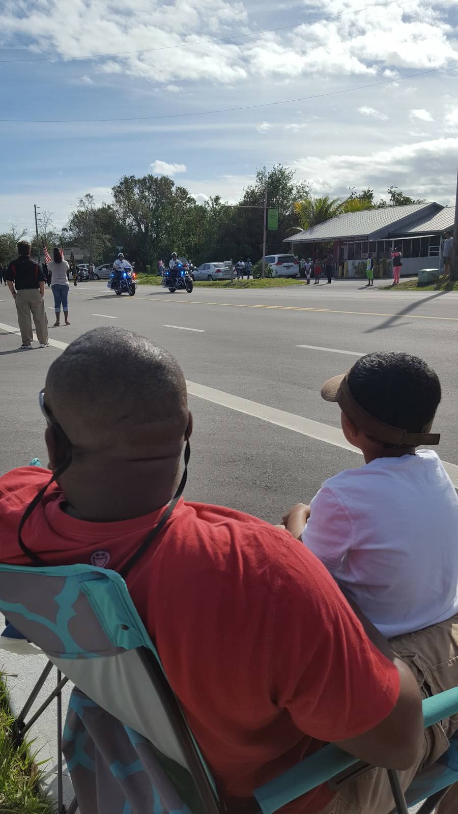 Sir B Restaurant & Bar BQ | restaurant | 2605 45th St, Vero Beach, FL 32967, USA | 7725843518 OR +1 772-584-3518