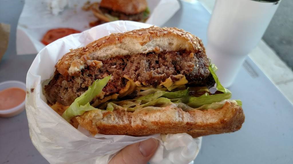 Nessy Burgers | restaurant | 3235 Old Hwy 395, Fallbrook, CA 92028, USA | 7607121497 OR +1 760-712-1497