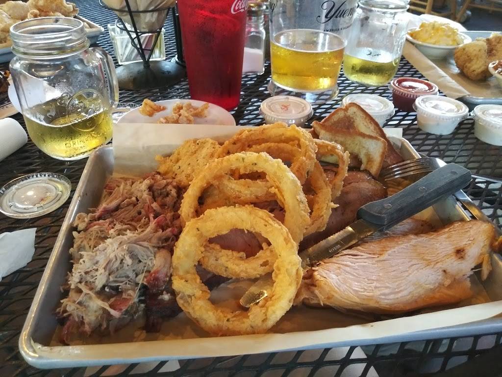 Hawg Wild BBQ & Catfish House | restaurant | 515 Grant St, Clarkesville, GA 30523, USA | 7067544323 OR +1 706-754-4323