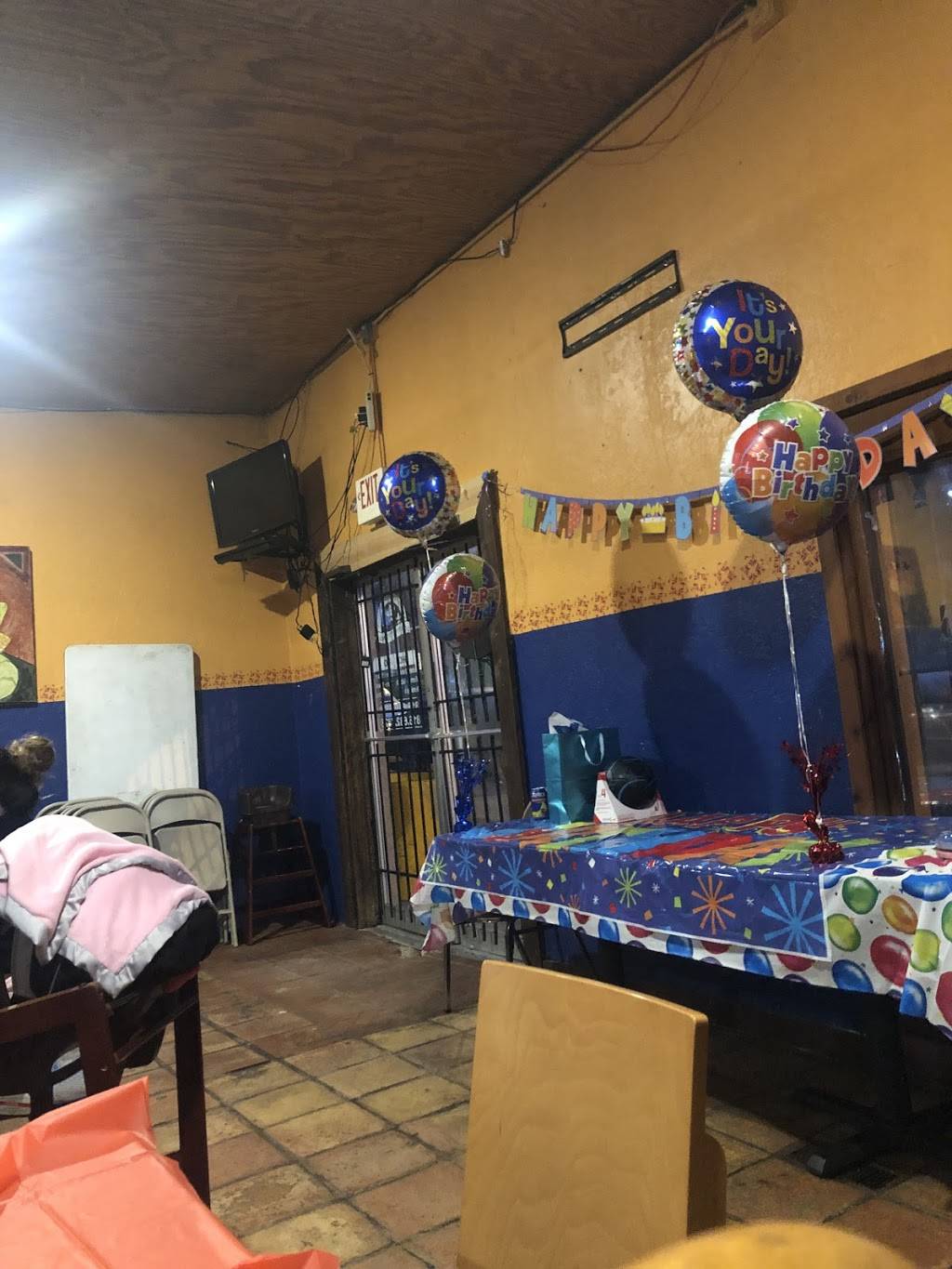 Taqueria yRestaurante los 3 Hermanos | restaurant | 5224 E Truman Rd, Kansas City, MO 64127, USA | 8166165621 OR +1 816-616-5621