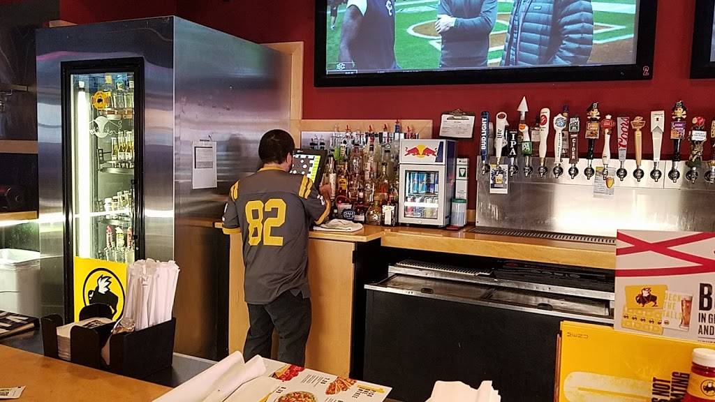 Buffalo Wild Wings | meal takeaway | 1501 E Cary St, Richmond, VA 23219, USA | 8046488900 OR +1 804-648-8900