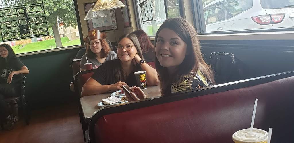 Mazzios | restaurant | 103 Holiday Ln, Locust Grove, OK 74352, USA | 9184792900 OR +1 918-479-2900