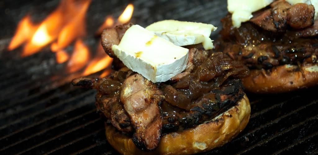 Au Charbon - Apportez Votre Vin BYOB - Steak Burgers Pizza Pasta | restaurant | 358 Rue Principale, Saint-Sauveur, QC J0R 1R0, Canada | 4507440258 OR +1 450-744-0258