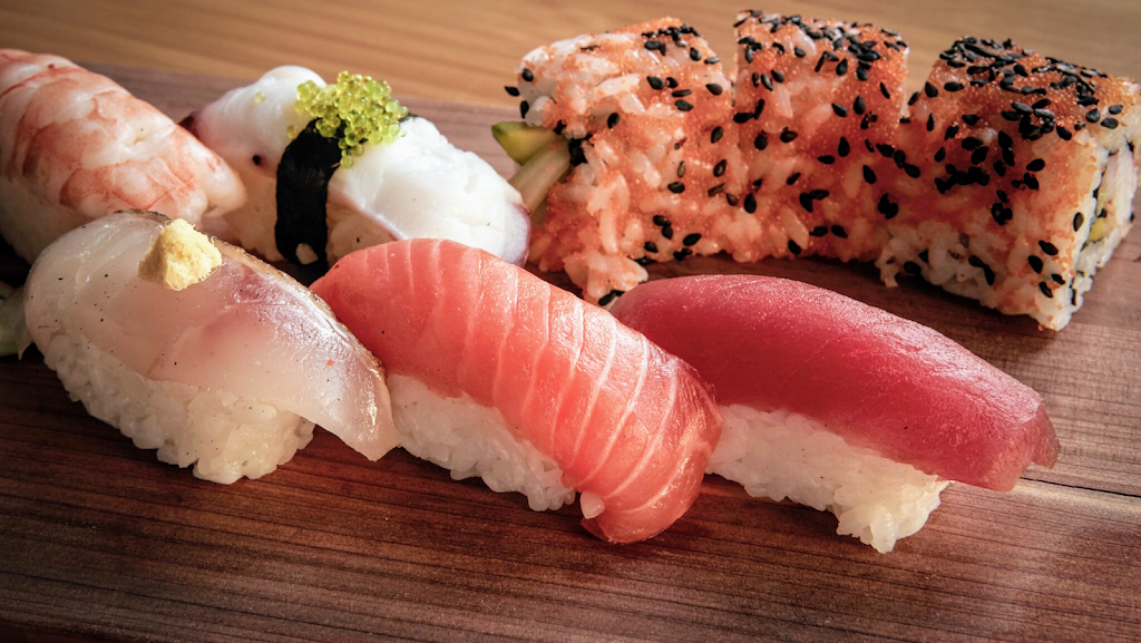 Tavernakaya | restaurant | 27 E Main St, Madison, WI 53703, USA | 6082861548 OR +1 608-286-1548