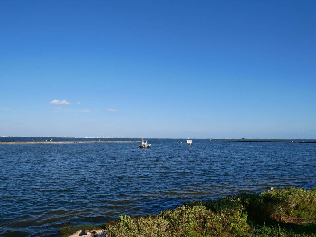 Bluffs Landing Marina & Lodge | restaurant | 4242 Laguna Shores Rd, Corpus Christi, TX 78418, USA | 3612882656 OR +1 361-288-2656