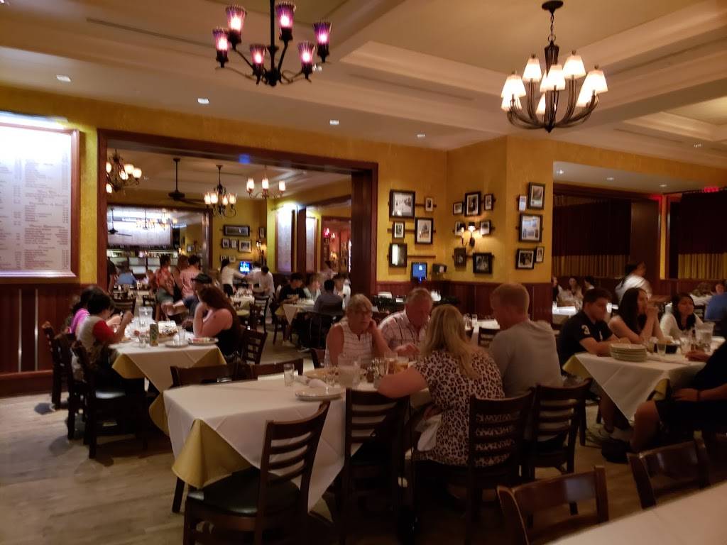 Carmines Italian Restaurant | meal takeaway | 425 7th Street NW at, E St NW, Washington, DC 20004, USA | 2027377770 OR +1 202-737-7770