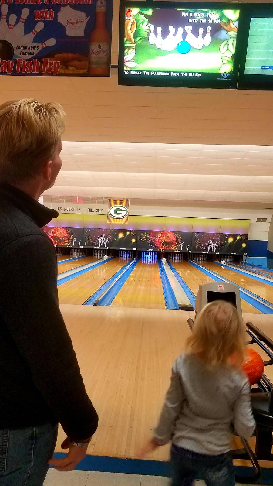 Ledgeview Lanes Inc | restaurant | 170 Prairie Rd, Fond du Lac, WI 54935, USA | 9209231233 OR +1 920-923-1233