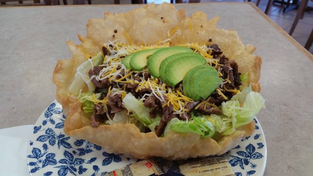 Peters Burgers & Mexican Food | restaurant | 923 W 6th St, Corona, CA 92882, USA | 9512793488 OR +1 951-279-3488