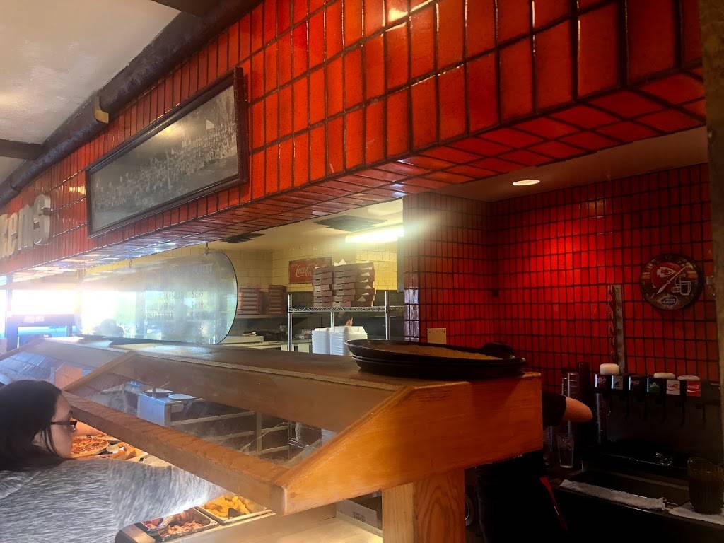 Kens Pizza | restaurant | 901 E 30th Ave, Hutchinson, KS 67502, USA | 6206699309 OR +1 620-669-9309