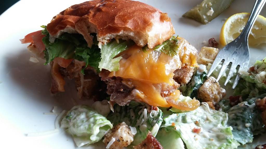 Royals Restaurant | restaurant | 6152 Perth St, Richmond, ON K0A 2Z0, Canada | 6138382222 OR +1 613-838-2222