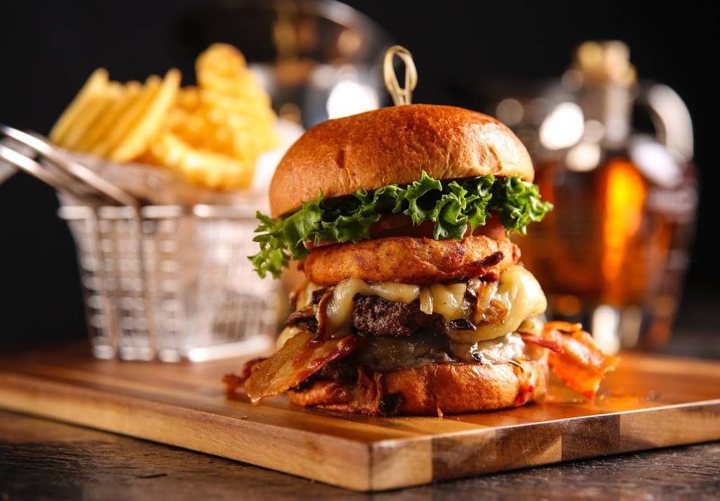 Revolution Golf and Grille | restaurant | 1430 High St suite 706, Williamsburg, VA 23185, USA | 7576454711 OR +1 757-645-4711