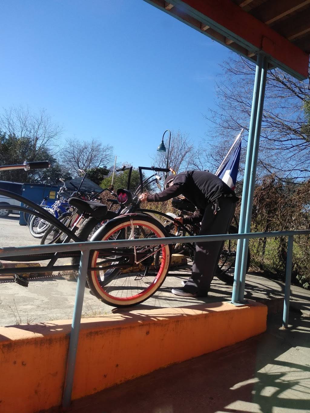 Evas Cafe | restaurant | 217 W Mitchell St, San Antonio, TX 78204, USA | 2105340951 OR +1 210-534-0951